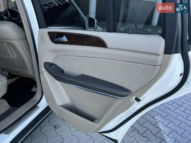 Белый Мерседес ГЛ-класс, объемом двигателя 4.7 л и пробегом 163 тыс. км за 19500 $, фото 17 на Automoto.ua