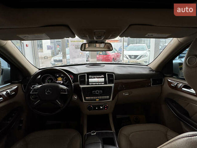 Белый Мерседес ГЛ-класс, объемом двигателя 3 л и пробегом 235 тыс. км за 24900 $, фото 10 на Automoto.ua