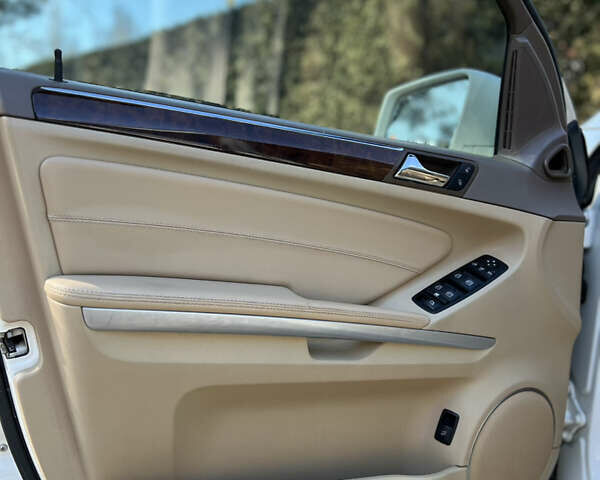 Белый Мерседес ГЛ-класс, объемом двигателя 3 л и пробегом 252 тыс. км за 16500 $, фото 12 на Automoto.ua