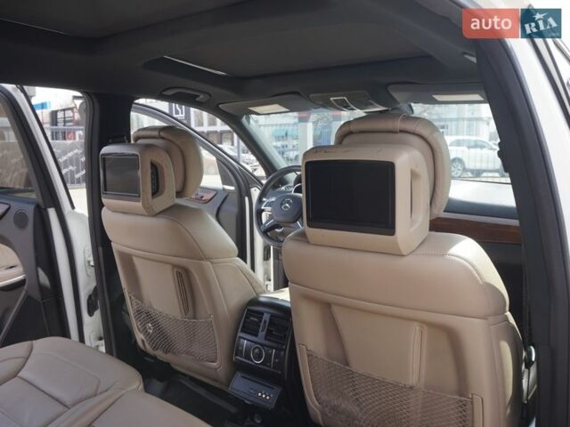 Белый Мерседес ГЛ-класс, объемом двигателя 3 л и пробегом 191 тыс. км за 23000 $, фото 32 на Automoto.ua