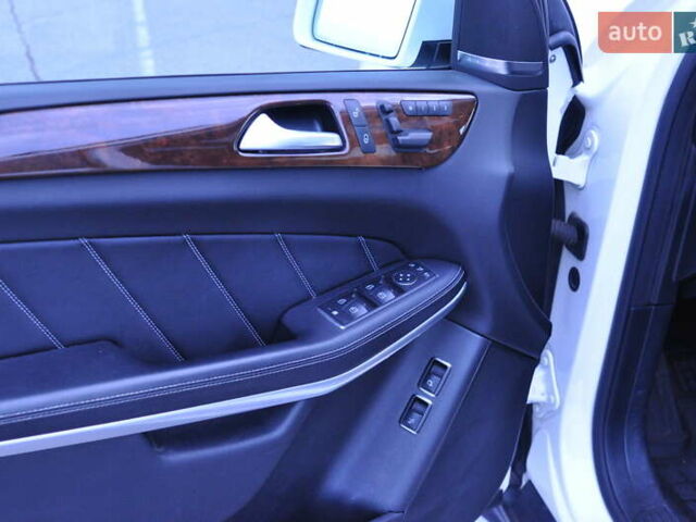 Белый Мерседес ГЛ-класс, объемом двигателя 3 л и пробегом 185 тыс. км за 27450 $, фото 11 на Automoto.ua