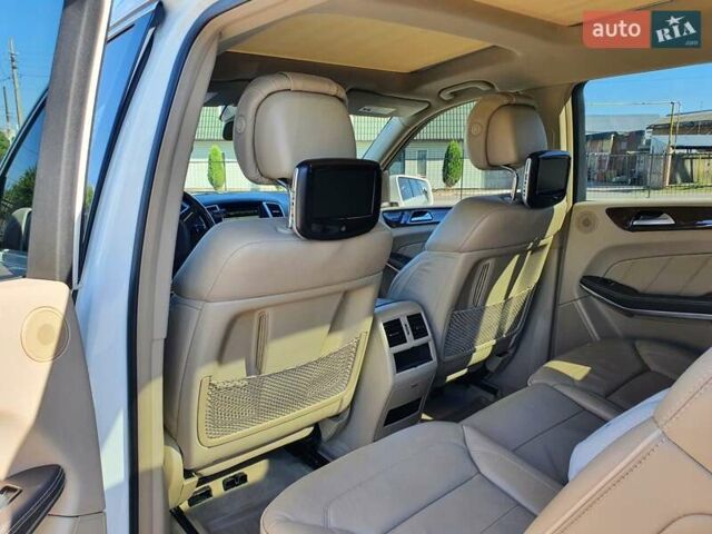 Белый Мерседес ГЛ-класс, объемом двигателя 3 л и пробегом 155 тыс. км за 31900 $, фото 2 на Automoto.ua