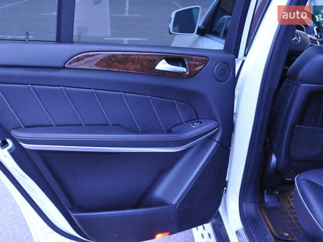 Белый Мерседес ГЛ-класс, объемом двигателя 3 л и пробегом 185 тыс. км за 27450 $, фото 14 на Automoto.ua