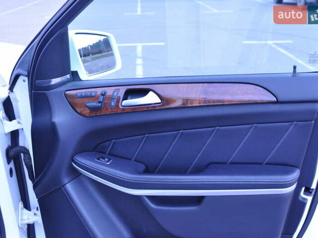 Белый Мерседес ГЛ-класс, объемом двигателя 3 л и пробегом 185 тыс. км за 27450 $, фото 18 на Automoto.ua