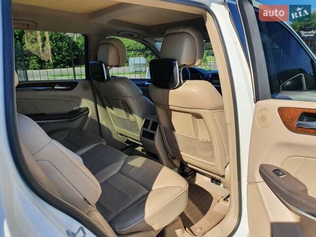 Белый Мерседес ГЛ-класс, объемом двигателя 3 л и пробегом 155 тыс. км за 31900 $, фото 3 на Automoto.ua