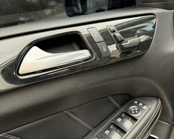 Белый Мерседес ГЛ-класс, объемом двигателя 2.99 л и пробегом 282 тыс. км за 29900 $, фото 9 на Automoto.ua