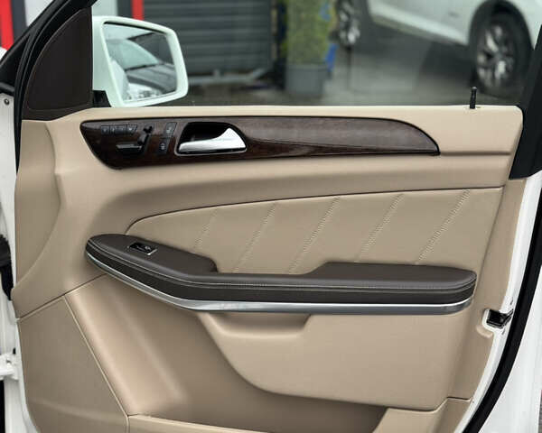 Белый Мерседес ГЛ-класс, объемом двигателя 3 л и пробегом 242 тыс. км за 20400 $, фото 22 на Automoto.ua