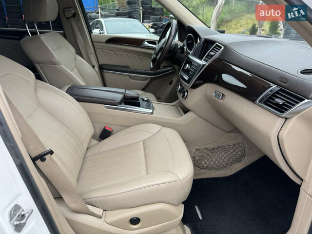 Белый Мерседес ГЛ-класс, объемом двигателя 3 л и пробегом 242 тыс. км за 20400 $, фото 24 на Automoto.ua