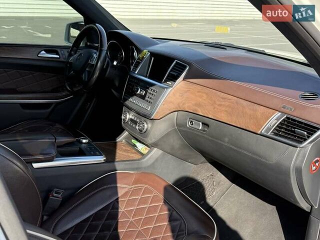 Белый Мерседес ГЛ-класс, объемом двигателя 4.66 л и пробегом 250 тыс. км за 22000 $, фото 17 на Automoto.ua
