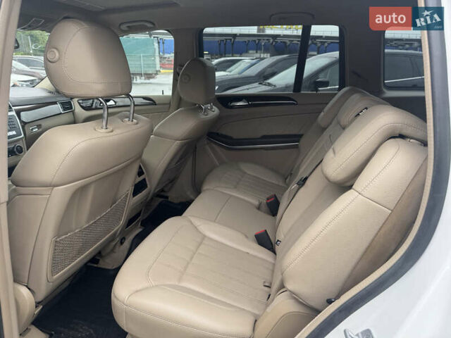 Белый Мерседес ГЛ-класс, объемом двигателя 3 л и пробегом 242 тыс. км за 20400 $, фото 20 на Automoto.ua