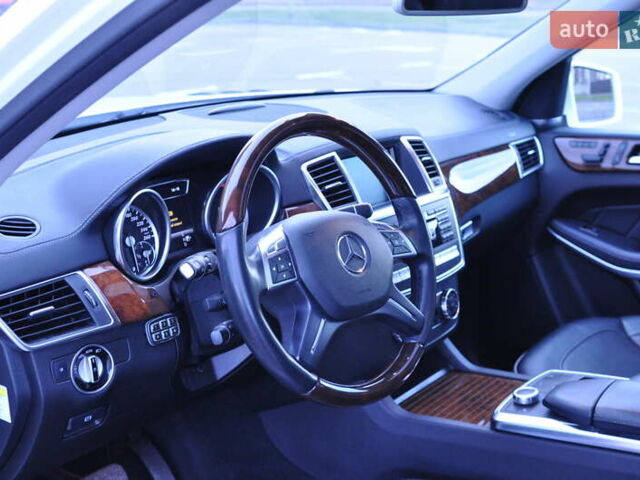 Белый Мерседес ГЛ-класс, объемом двигателя 3 л и пробегом 185 тыс. км за 27450 $, фото 9 на Automoto.ua