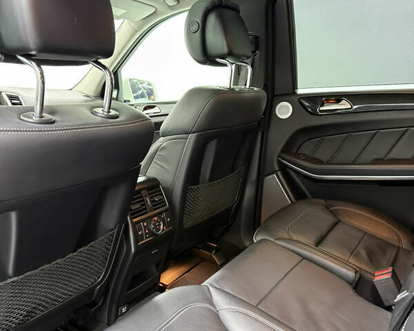 Білий Мерседес ГЛ-Клас, об'ємом двигуна 4.7 л та пробігом 170 тис. км за 18900 $, фото 21 на Automoto.ua