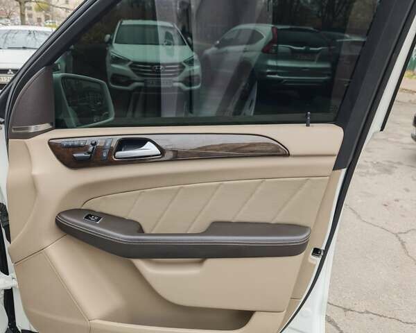 Білий Мерседес ГЛ-Клас, об'ємом двигуна 3 л та пробігом 162 тис. км за 24000 $, фото 13 на Automoto.ua