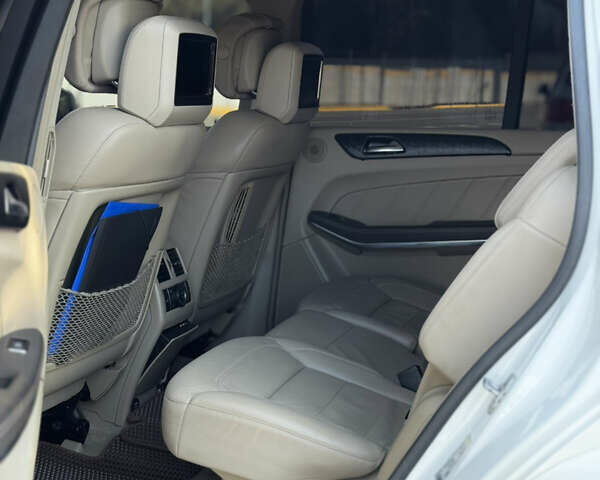 Мерседес ГЛ-класс 2014 в Сумах на Automoto.ua Белый Мерседес ГЛ-класс, объемом двигателя 4.7 л и пробегом 200 тыс. км за 29999 $, фото 17 на Automoto.ua
