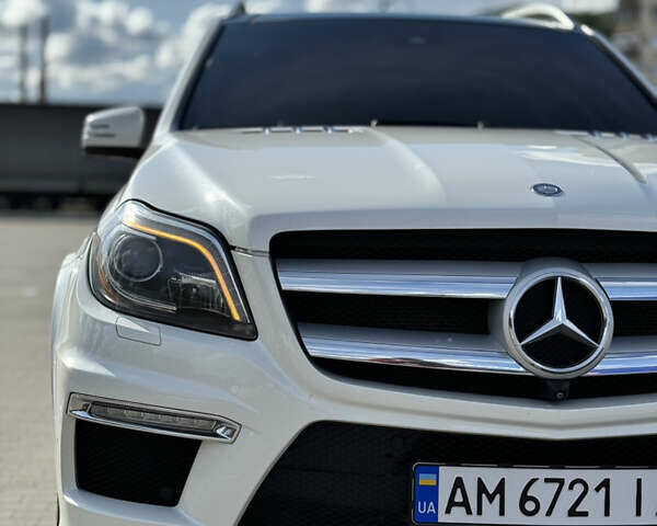 Мерседес ГЛ-класс 2014 в Сумах на Automoto.ua Белый Мерседес ГЛ-класс, объемом двигателя 4.7 л и пробегом 200 тыс. км за 29999 $, фото 3 на Automoto.ua