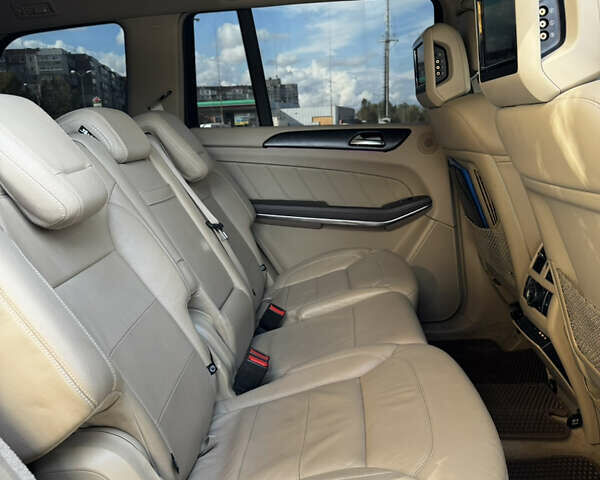 Мерседес ГЛ-класс 2014 в Сумах на Automoto.ua Белый Мерседес ГЛ-класс, объемом двигателя 4.7 л и пробегом 200 тыс. км за 29999 $, фото 16 на Automoto.ua