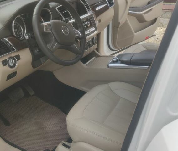 Белый Мерседес ГЛ-класс, объемом двигателя 3 л и пробегом 260 тыс. км за 25000 $, фото 5 на Automoto.ua
