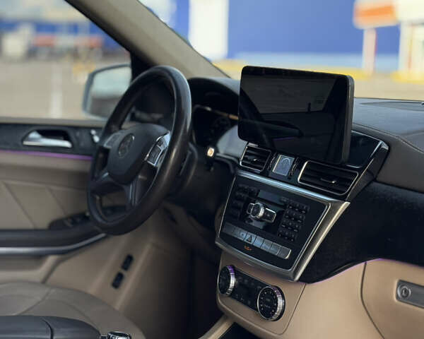 Мерседес ГЛ-класс 2014 в Сумах на Automoto.ua Белый Мерседес ГЛ-класс, объемом двигателя 4.7 л и пробегом 200 тыс. км за 29999 $, фото 13 на Automoto.ua