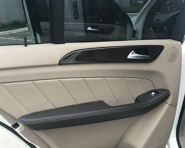 Білий Мерседес ГЛ-Клас, об'ємом двигуна 3 л та пробігом 234 тис. км за 25000 $, фото 7 на Automoto.ua