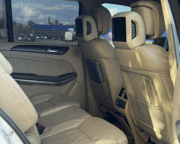 Мерседес ГЛ-класс 2014 в Сумах на Automoto.ua Белый Мерседес ГЛ-класс, объемом двигателя 4.7 л и пробегом 200 тыс. км за 29999 $, фото 15 на Automoto.ua