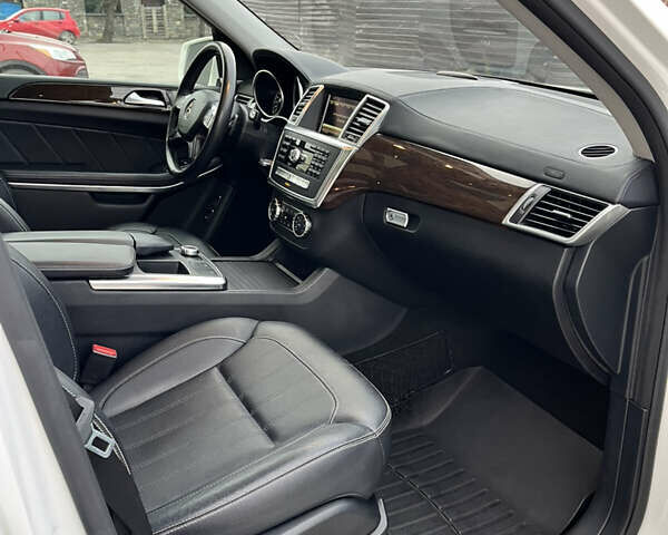 Белый Мерседес ГЛ-класс, объемом двигателя 2.99 л и пробегом 182 тыс. км за 24500 $, фото 48 на Automoto.ua
