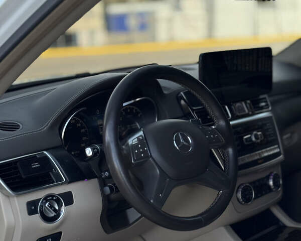 Мерседес ГЛ-класс 2014 в Сумах на Automoto.ua Белый Мерседес ГЛ-класс, объемом двигателя 4.7 л и пробегом 200 тыс. км за 29999 $, фото 11 на Automoto.ua