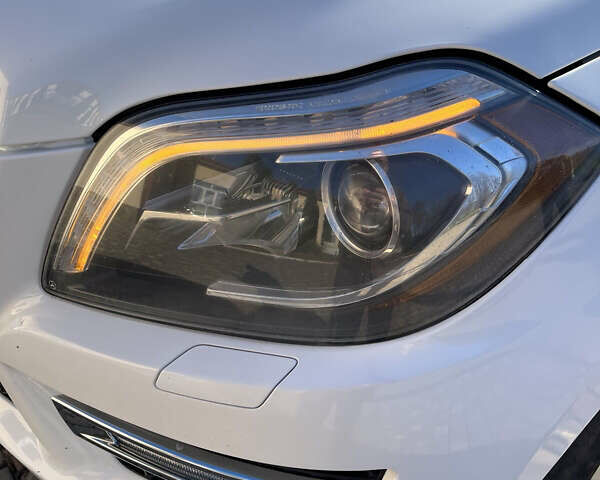 Белый Мерседес ГЛ-класс, объемом двигателя 4.66 л и пробегом 178 тыс. км за 29999 $, фото 11 на Automoto.ua