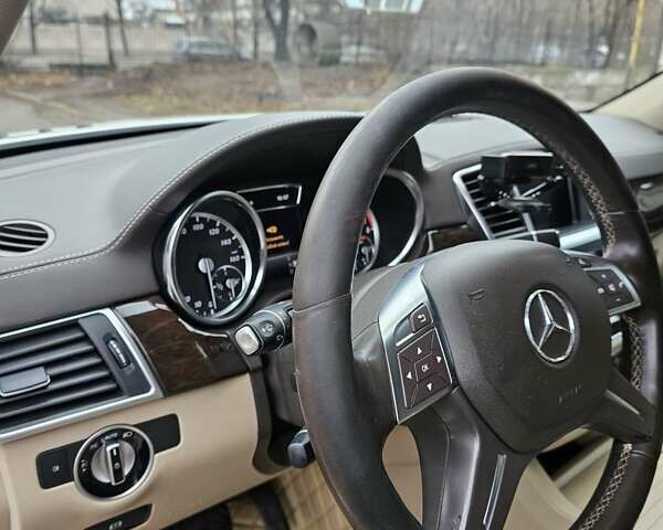 Белый Мерседес ГЛ-класс, объемом двигателя 2.99 л и пробегом 214 тыс. км за 27300 $, фото 13 на Automoto.ua