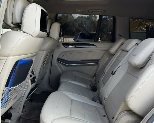 Мерседес ГЛ-класс 2014 в Сумах на Automoto.ua Белый Мерседес ГЛ-класс, объемом двигателя 4.7 л и пробегом 200 тыс. км за 29999 $, фото 18 на Automoto.ua