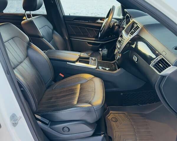 Белый Мерседес ГЛ-класс, объемом двигателя 3 л и пробегом 227 тыс. км за 23900 $, фото 30 на Automoto.ua