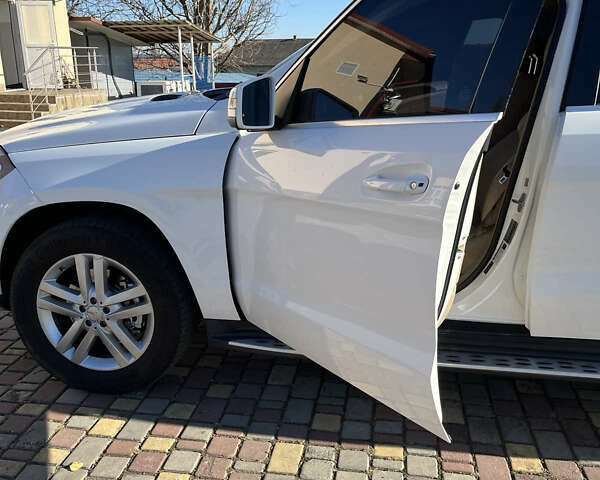 Белый Мерседес ГЛ-класс, объемом двигателя 4.66 л и пробегом 178 тыс. км за 29999 $, фото 12 на Automoto.ua