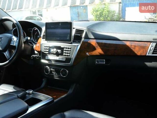 Белый Мерседес ГЛ-класс, объемом двигателя 3 л и пробегом 180 тыс. км за 29500 $, фото 28 на Automoto.ua