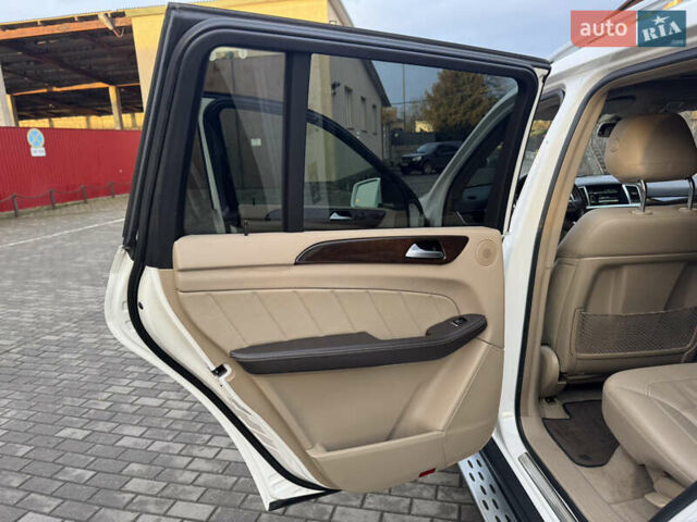 Белый Мерседес ГЛ-класс, объемом двигателя 3 л и пробегом 324 тыс. км за 19500 $, фото 63 на Automoto.ua