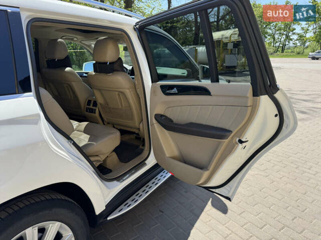 Белый Мерседес ГЛ-класс, объемом двигателя 3 л и пробегом 160 тыс. км за 22500 $, фото 56 на Automoto.ua