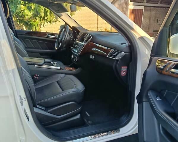 Білий Мерседес ГЛ-Клас, об'ємом двигуна 3 л та пробігом 115 тис. км за 32000 $, фото 1 на Automoto.ua