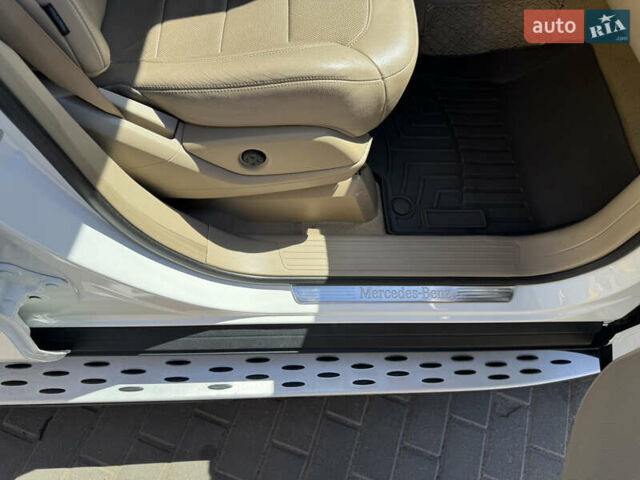 Белый Мерседес ГЛ-класс, объемом двигателя 3 л и пробегом 160 тыс. км за 22500 $, фото 62 на Automoto.ua