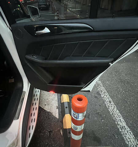 Белый Мерседес ГЛ-класс, объемом двигателя 3 л и пробегом 98 тыс. км за 49500 $, фото 33 на Automoto.ua