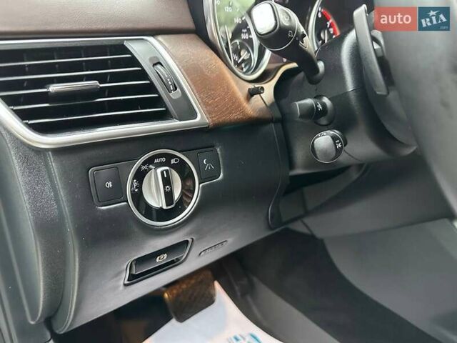 Белый Мерседес ГЛ-класс, объемом двигателя 3 л и пробегом 169 тыс. км за 21850 $, фото 17 на Automoto.ua