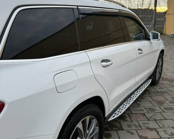 Белый Мерседес ГЛ-класс, объемом двигателя 3 л и пробегом 272 тыс. км за 29700 $, фото 16 на Automoto.ua