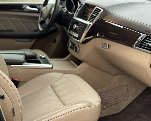 Белый Мерседес ГЛ-класс, объемом двигателя 3 л и пробегом 324 тыс. км за 19500 $, фото 80 на Automoto.ua