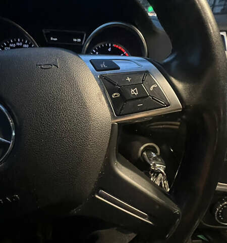 Белый Мерседес ГЛ-класс, объемом двигателя 3 л и пробегом 98 тыс. км за 49500 $, фото 11 на Automoto.ua