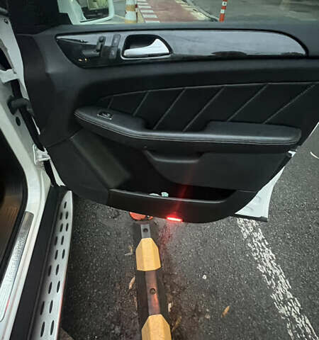 Белый Мерседес ГЛ-класс, объемом двигателя 3 л и пробегом 98 тыс. км за 49500 $, фото 34 на Automoto.ua