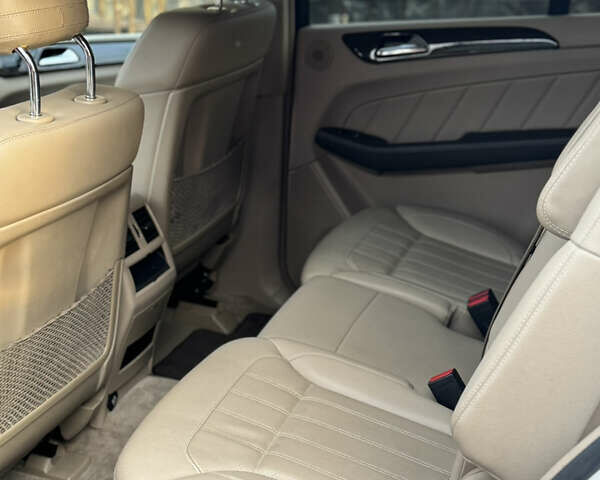 Белый Мерседес ГЛ-класс, объемом двигателя 3 л и пробегом 324 тыс. км за 19500 $, фото 65 на Automoto.ua