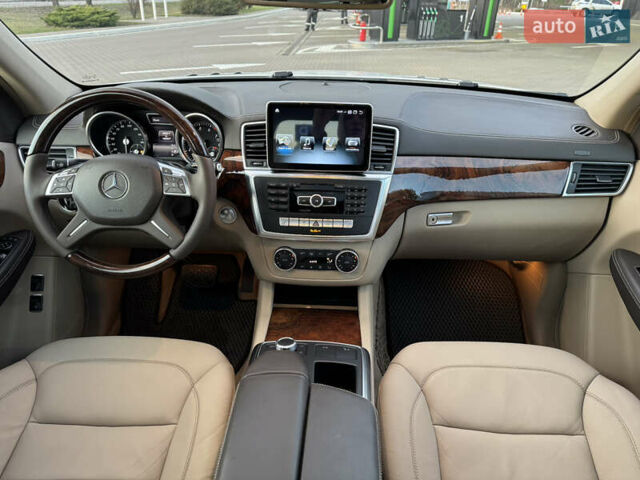 Белый Мерседес ГЛ-класс, объемом двигателя 3 л и пробегом 160 тыс. км за 20800 $, фото 17 на Automoto.ua