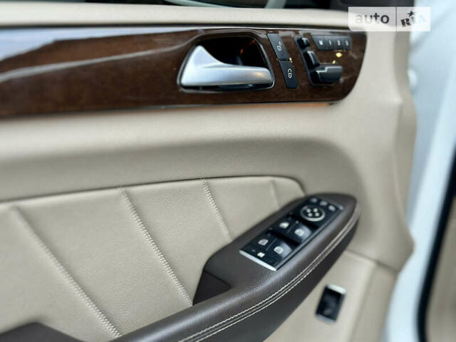 Белый Мерседес ГЛ-класс, объемом двигателя 3 л и пробегом 169 тыс. км за 24600 $, фото 18 на Automoto.ua