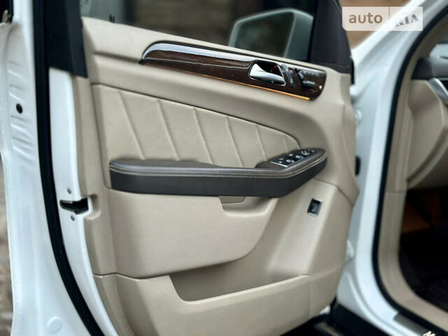 Белый Мерседес ГЛ-класс, объемом двигателя 3 л и пробегом 169 тыс. км за 24600 $, фото 17 на Automoto.ua