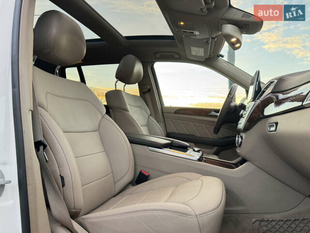 Белый Мерседес ГЛ-класс, объемом двигателя 3 л и пробегом 160 тыс. км за 20800 $, фото 22 на Automoto.ua