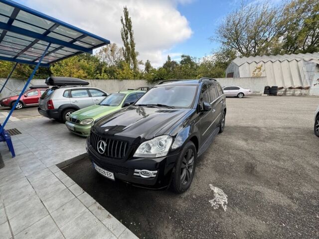 Черный Мерседес ГЛ-класс, объемом двигателя 4.7 л и пробегом 414 тыс. км за 12500 $, фото 1 на Automoto.ua