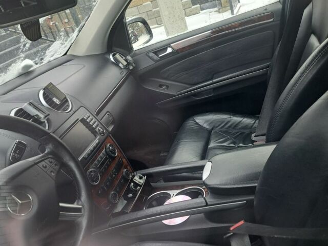 Черный Мерседес ГЛ-класс, объемом двигателя 0 л и пробегом 300 тыс. км за 7791 $, фото 4 на Automoto.ua