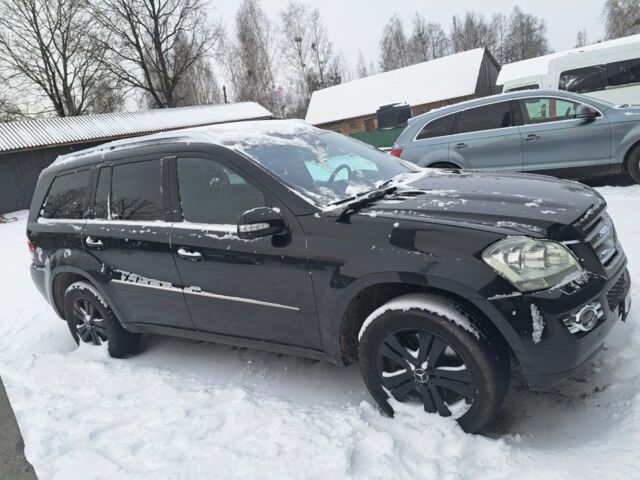 Черный Мерседес ГЛ-класс, объемом двигателя 0 л и пробегом 300 тыс. км за 7791 $, фото 1 на Automoto.ua